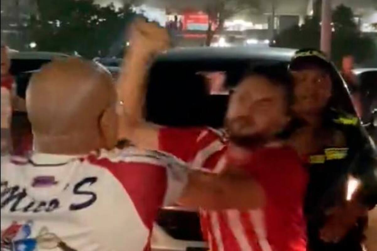 Video: dos hinchas del Junior se fueron a los puños tras empate en Liga
