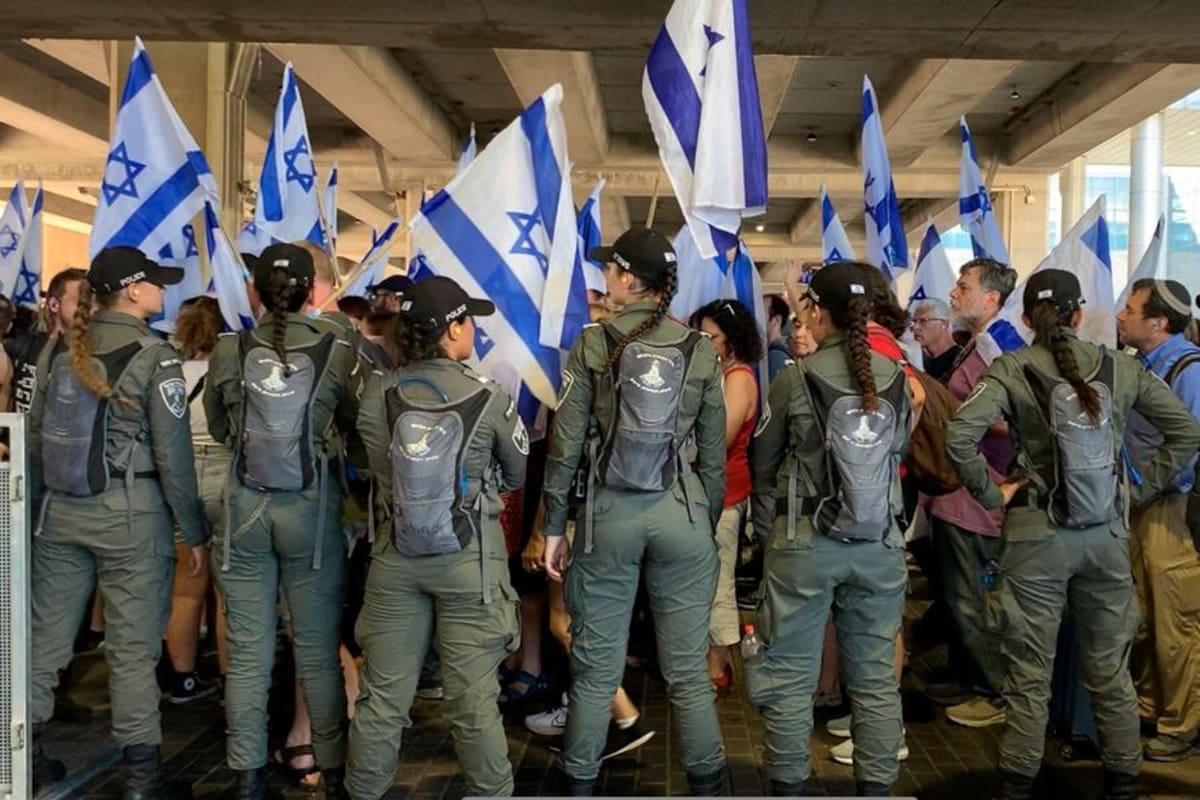 Israel declara estado de emergencia y llama a ciudadanos a tomar las armas