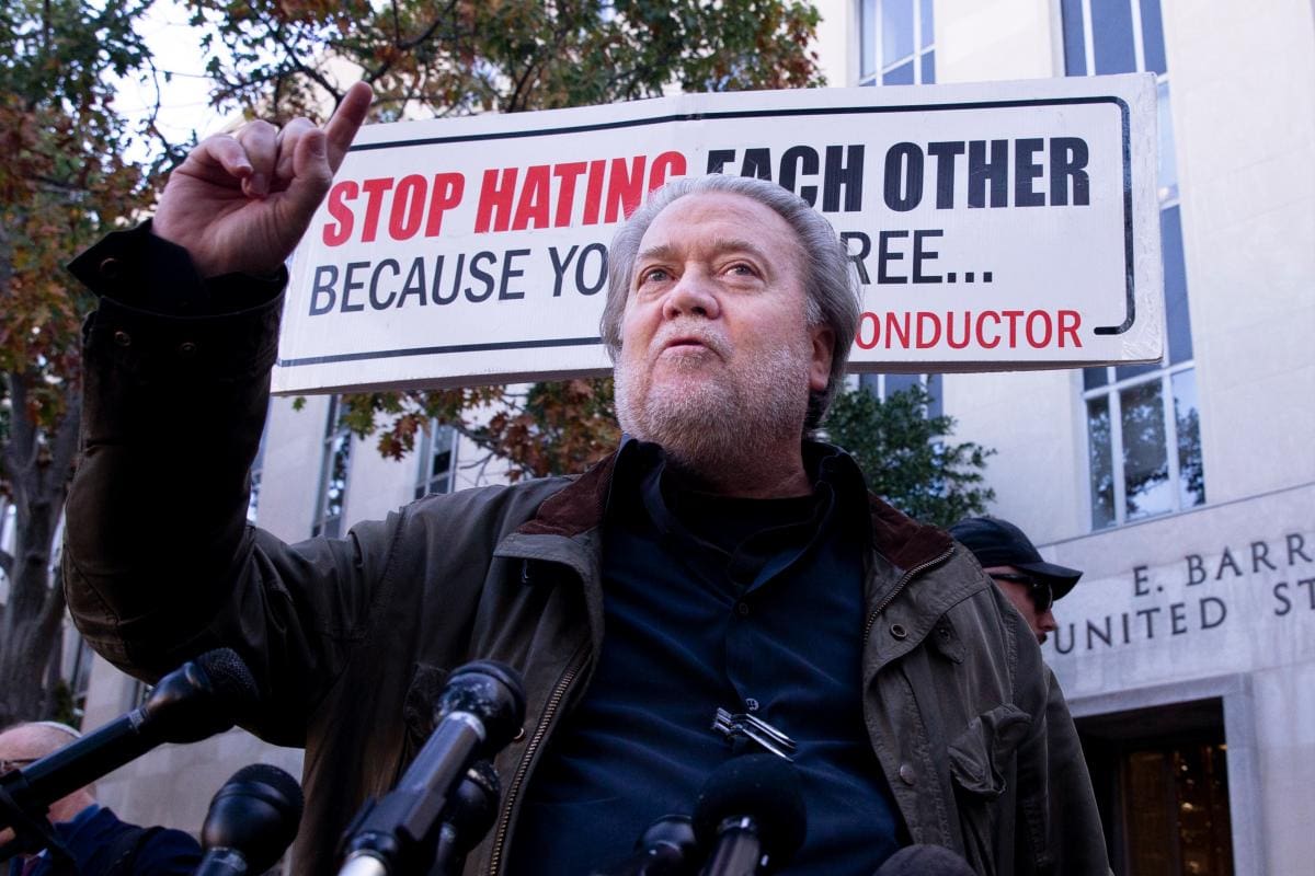 Steve Bannon, exasesor de Trump, condenado a cuatro meses de cárcel