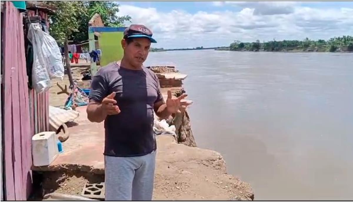 La erosión fluvial amenaza con tragarse las viviendas de Santa Lucía, Magangué, mientras los residentes viven en constante temor de una tragedia inminente. //Fotos: Cortesía
