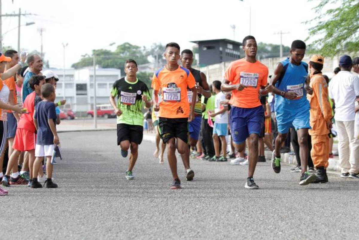 Las categorías del eventos se organizaron en Chiquimaraton (niños de 8 a 13), Elite (atletas profesionales), Abierta (menores de 14 a 18 y mayores de 19 a 60) y Gold (adultos mayores de 60 años en adelante). Julio Castaño-El Universal.