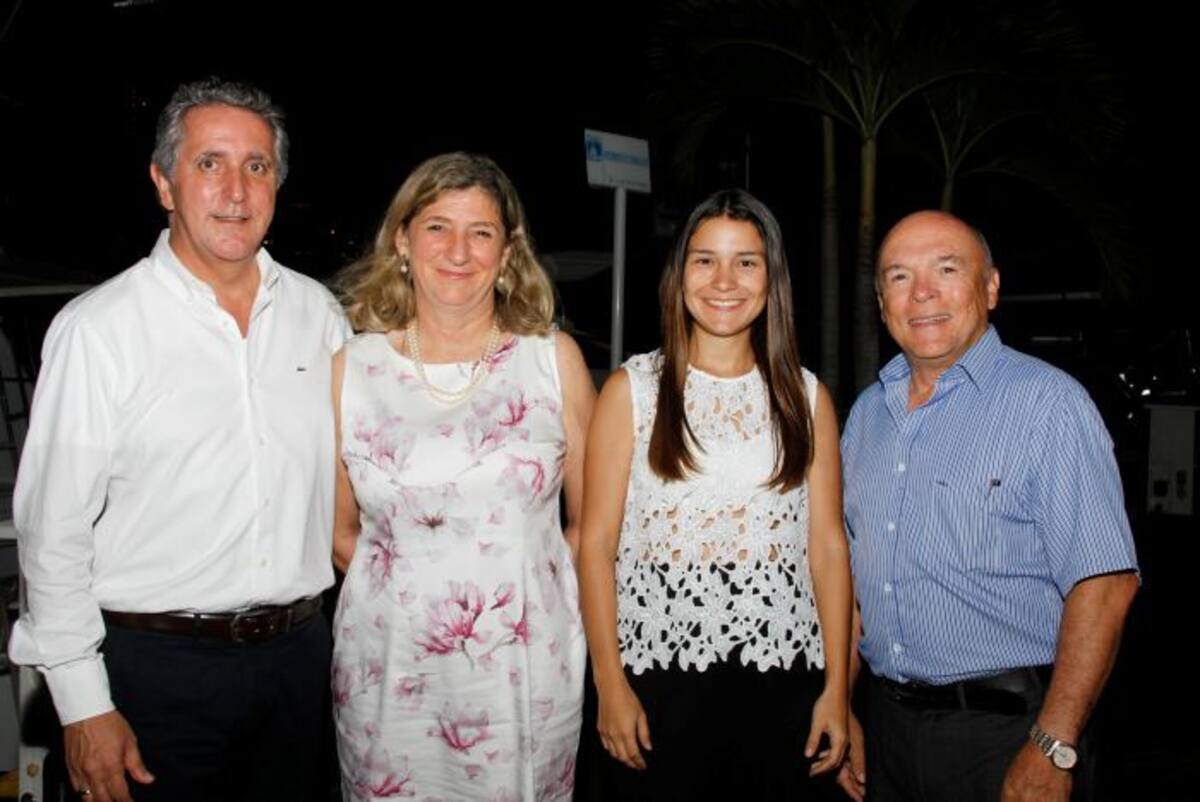Francisco Montoya, Ana María Herrera, María del Mar Zea y Gustavo Zea. MARUJA PARRA