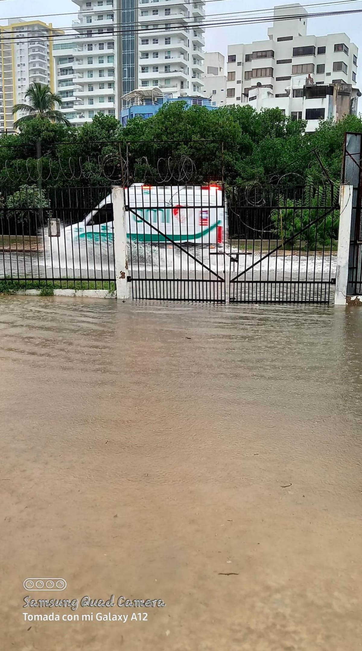 En Manga el agua llegó incluso a la terraza de una vivienda.