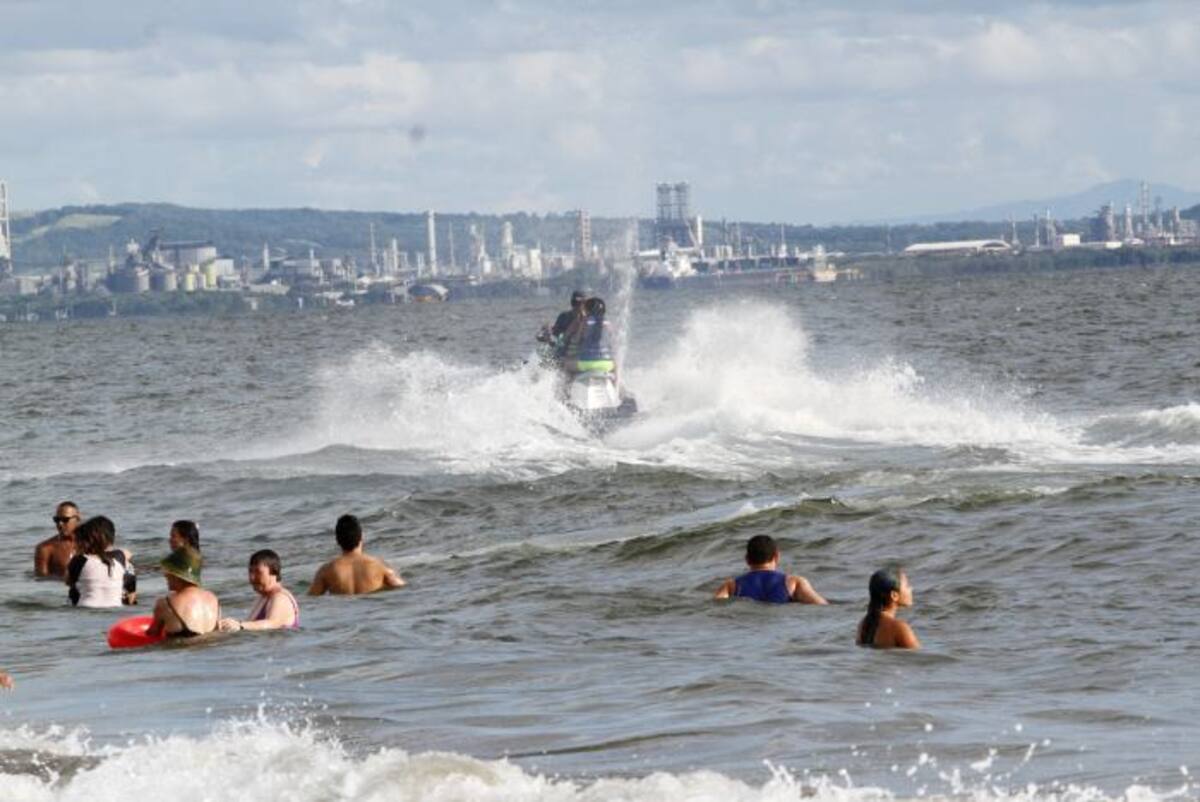 Los turistas nacionales interpusieron la denuncia ante la inspección de Policía de Bocagrande. Archivo.
