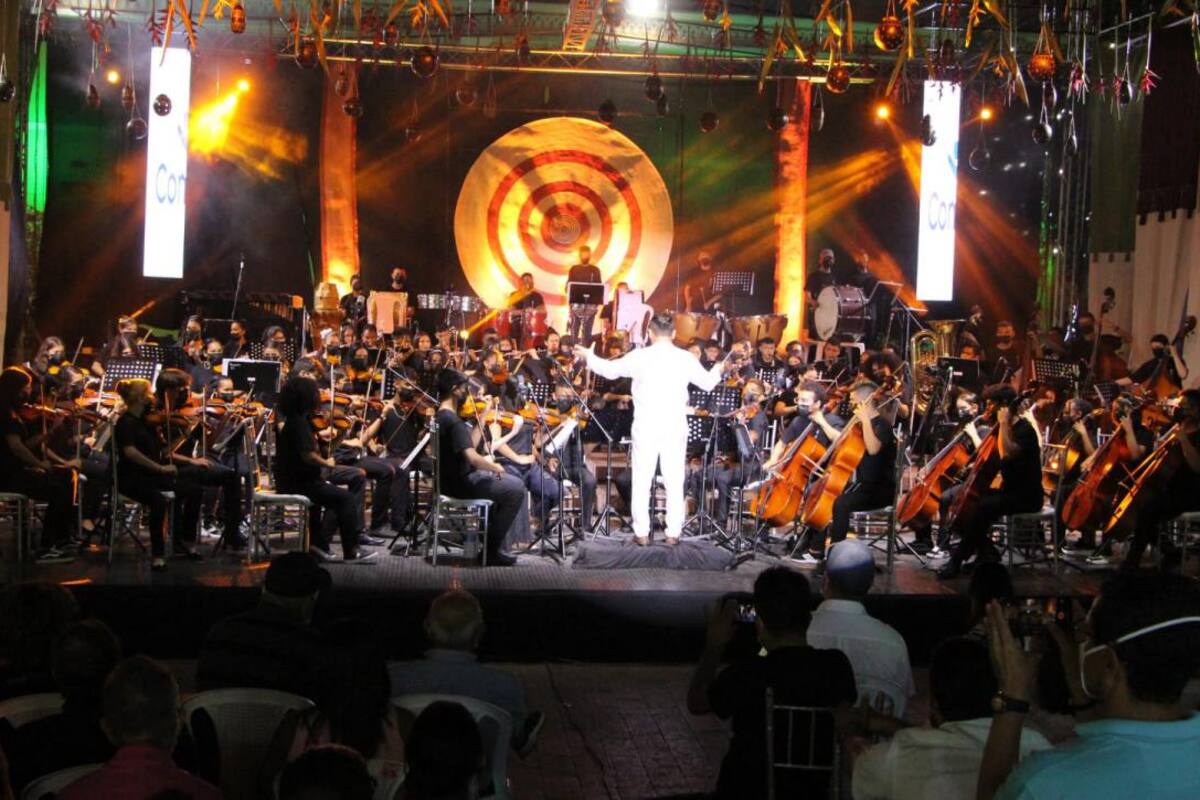 Majestuoso concierto de la Sinfónica Estacional de Sucre en el parque Santander