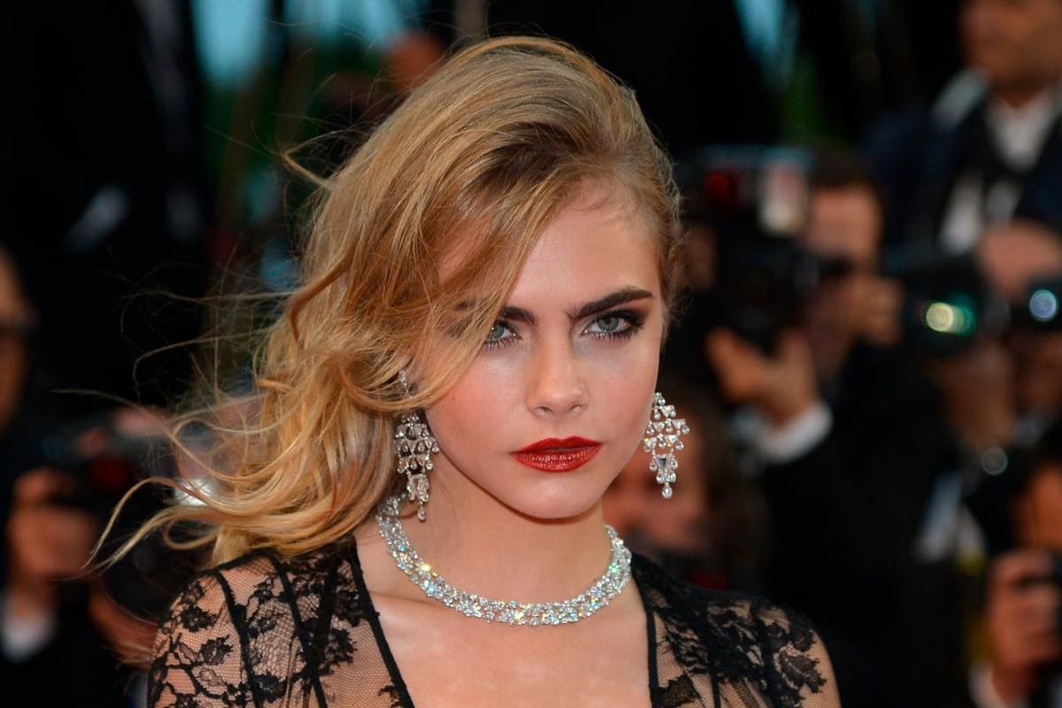 Video: alerta por estado de Cara Delevingne en aeropuerto de Los Ángeles