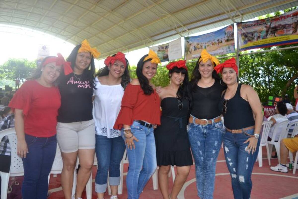 Mónica Gon, Amaly Barrios, Mónica Angulo, Daydiana Jiménez, Karen Santos, Gretel Franco y Aura CORTESÍA