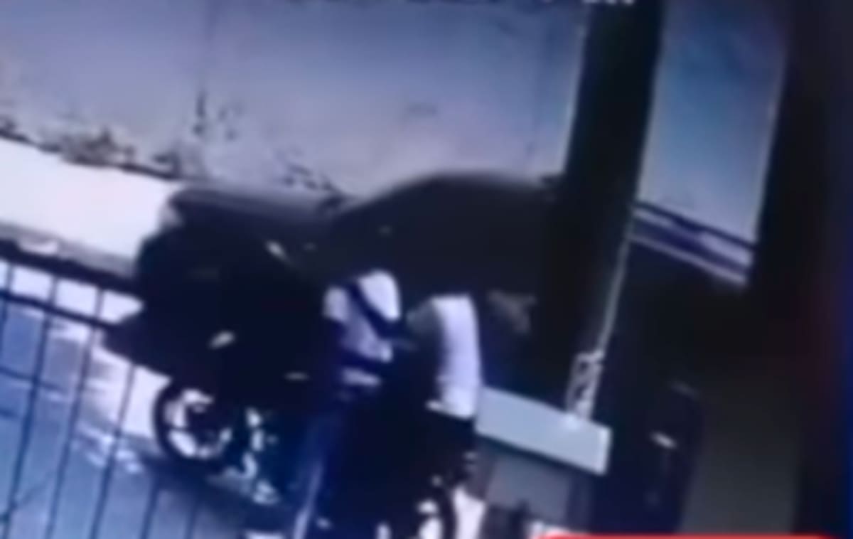 El supuesto atraco en Amberes fue captado por cámaras de seguridad.