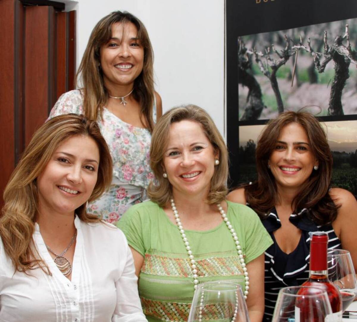 De pie: Dina Espinosa; sentadas: Mireya Trujillo, Claudia Giraldo y Silvana Bolívar.