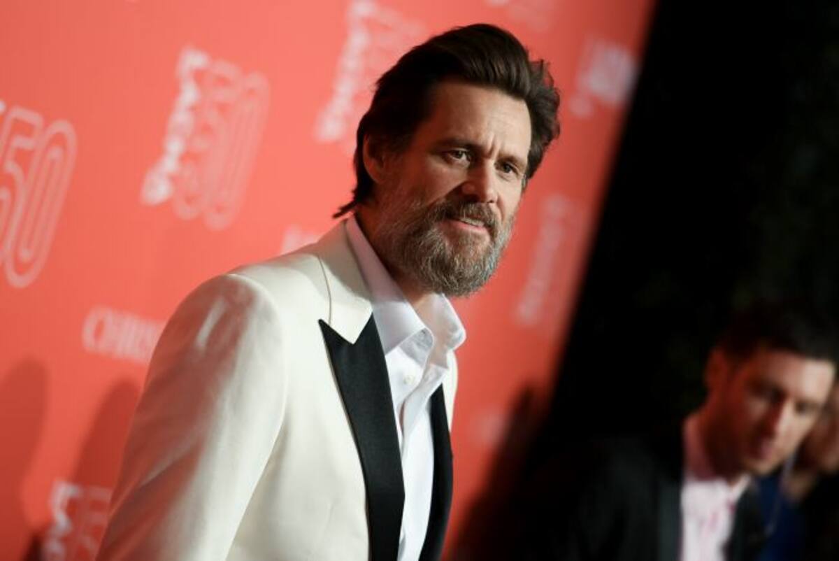 Jim Carrey sorprendió a todo el mundo con su barba bastante crecida y blanca. AP Richard Shotwell