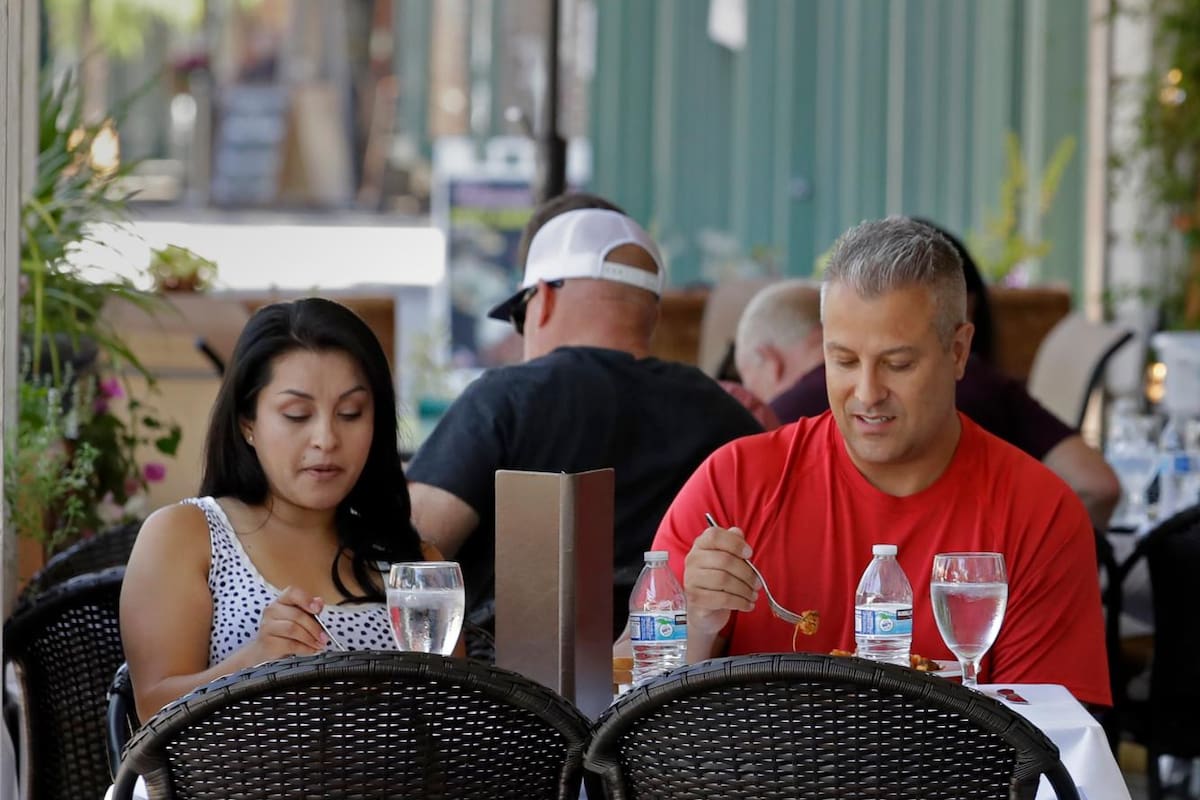 Video: California cierra nuevamente restaurantes y bares