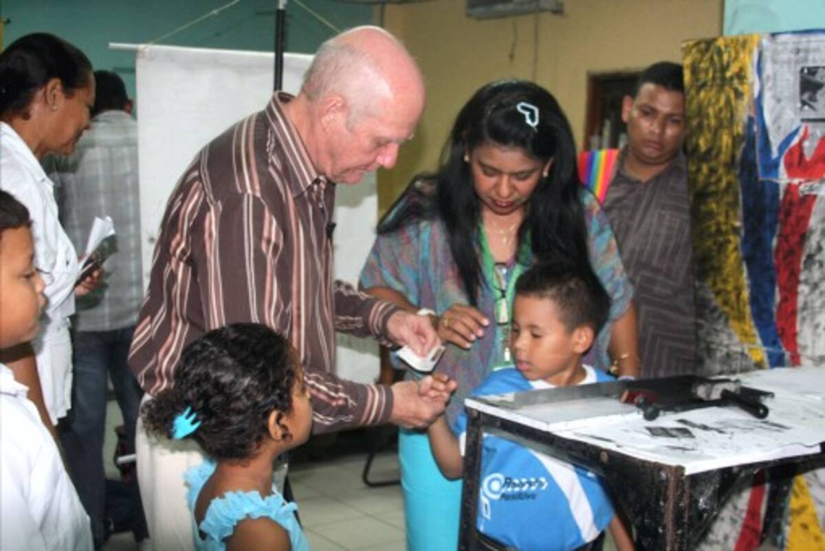 Campaña de identificación en Magangué estuvo liderada por la primera dama Patricia Novoa, en beneficio niños, adultos y personas de la tercera edad. CORTESÍA