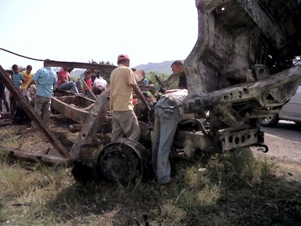 El fatal accidente, según la Policía, se registro en el kilómetro 97, entre Carreto y San Juan Nepomuceno. LEDIS CARO/ EL UNIVERSAL