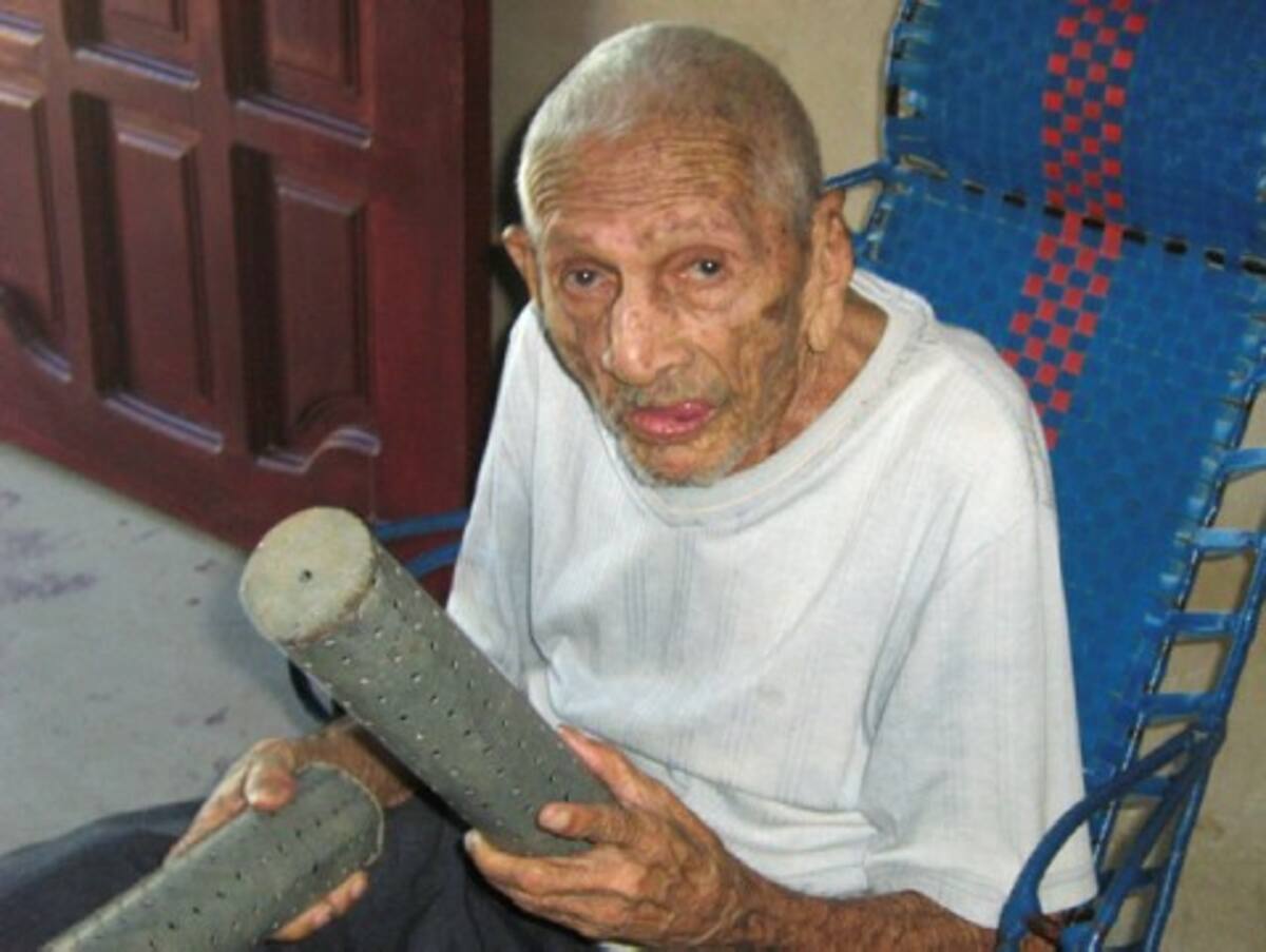 Posó con sus guaches para esta foto hace unos dos meses. Ese día reveló que su muerte estaba cerca. “Lo presentía”, dijo.