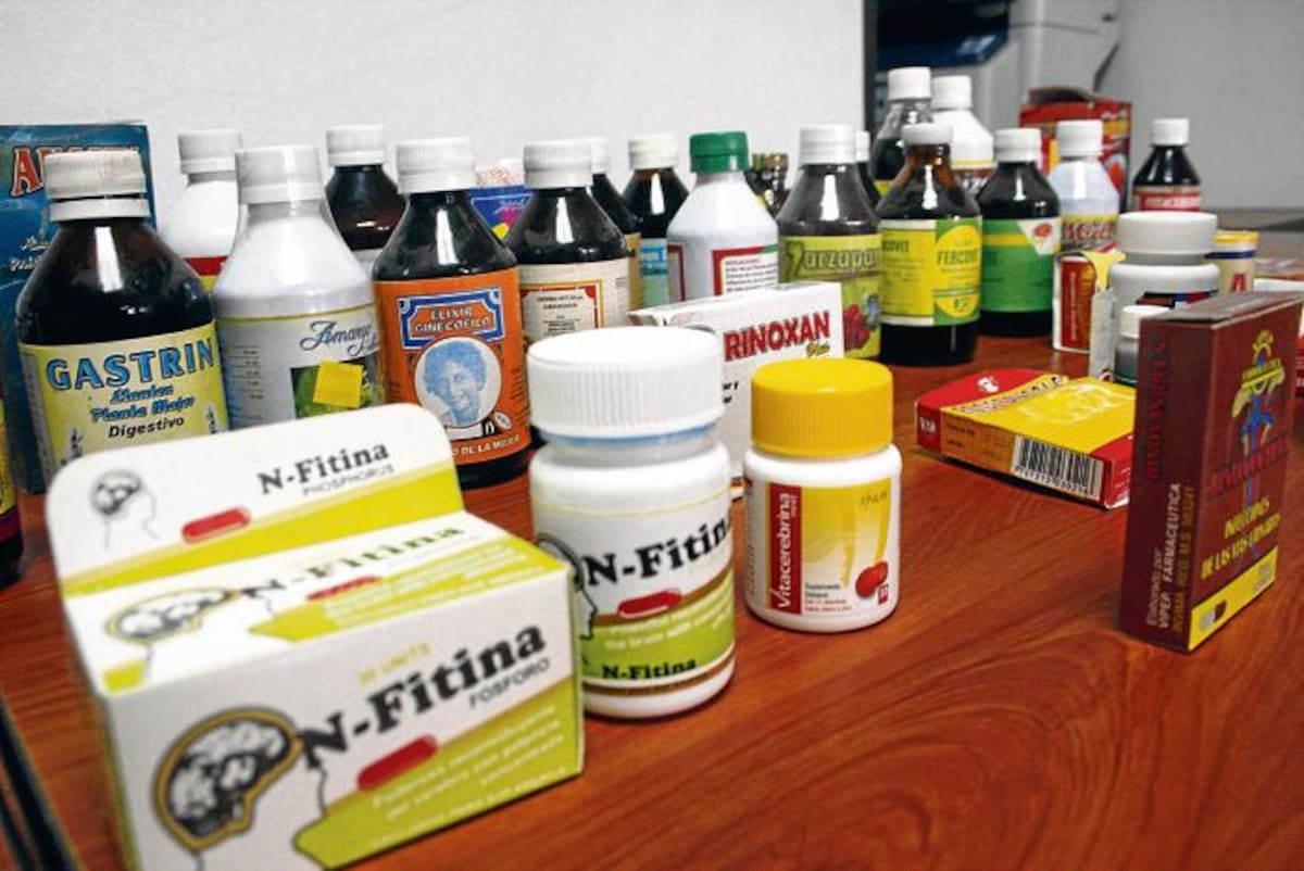 Los medicamentos falsos están elaborados con yerbas y sustancias en descomposición que podrían dañar el hígado y los riñones.