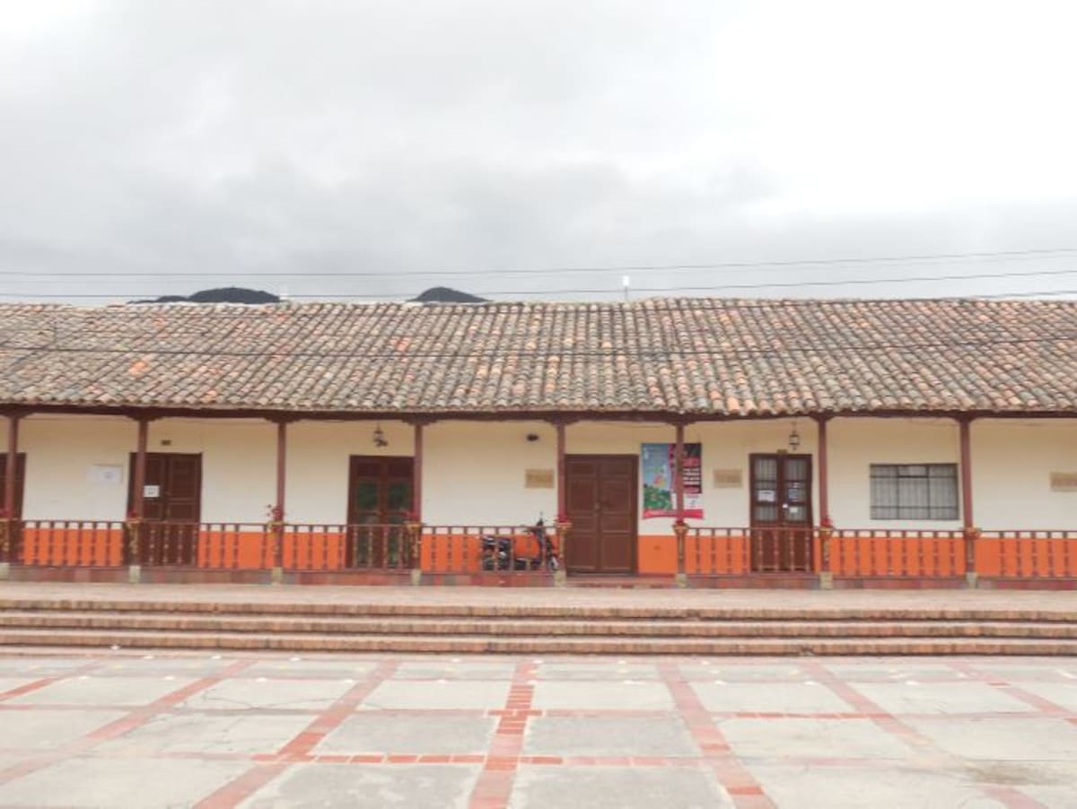 Casa tradicional en la plaza principal de Tabio, actual sede de la Alcaldía. Gustavo Tatis-El Universal