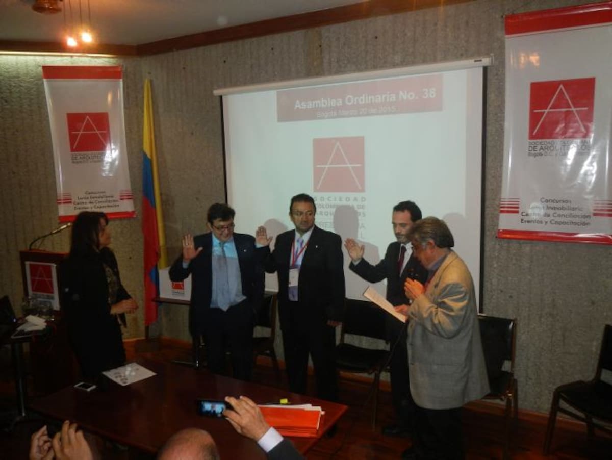 Ceremonia de posesión de Flavio Romero Frieri y los dos nuevos vicepresidentes nacionales de la Sociedad Colombiana de Arquitectos. CORTESÍA