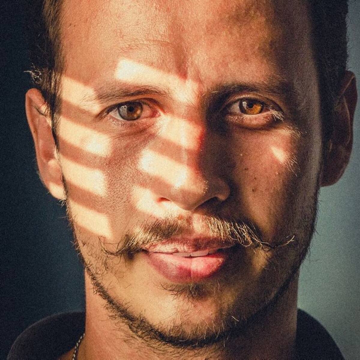 El fotógrafo cartagenero Fabián Álvarez Rocha. FOTO: CORTESÍA.