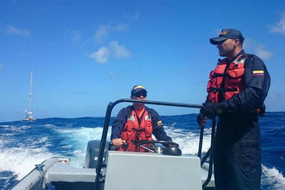 La Armada colombiana interceptó en las últimas horas una embarcación en aguas del Caribe y rescató a 40 migrantes ilegales procedentes de Bangladés, Cuba, India, Nepal y Pakistán.
