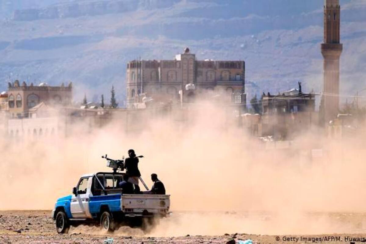 Hutíes yemenitas condenan a muerte a 4 periodistas por generar noticias falsas