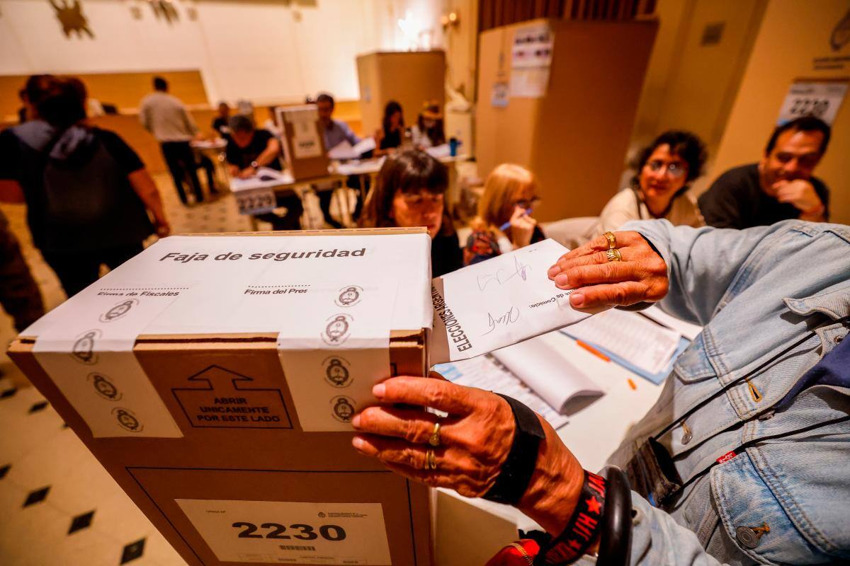 Abren los centros de votación en Argentina para las elecciones presidenciales