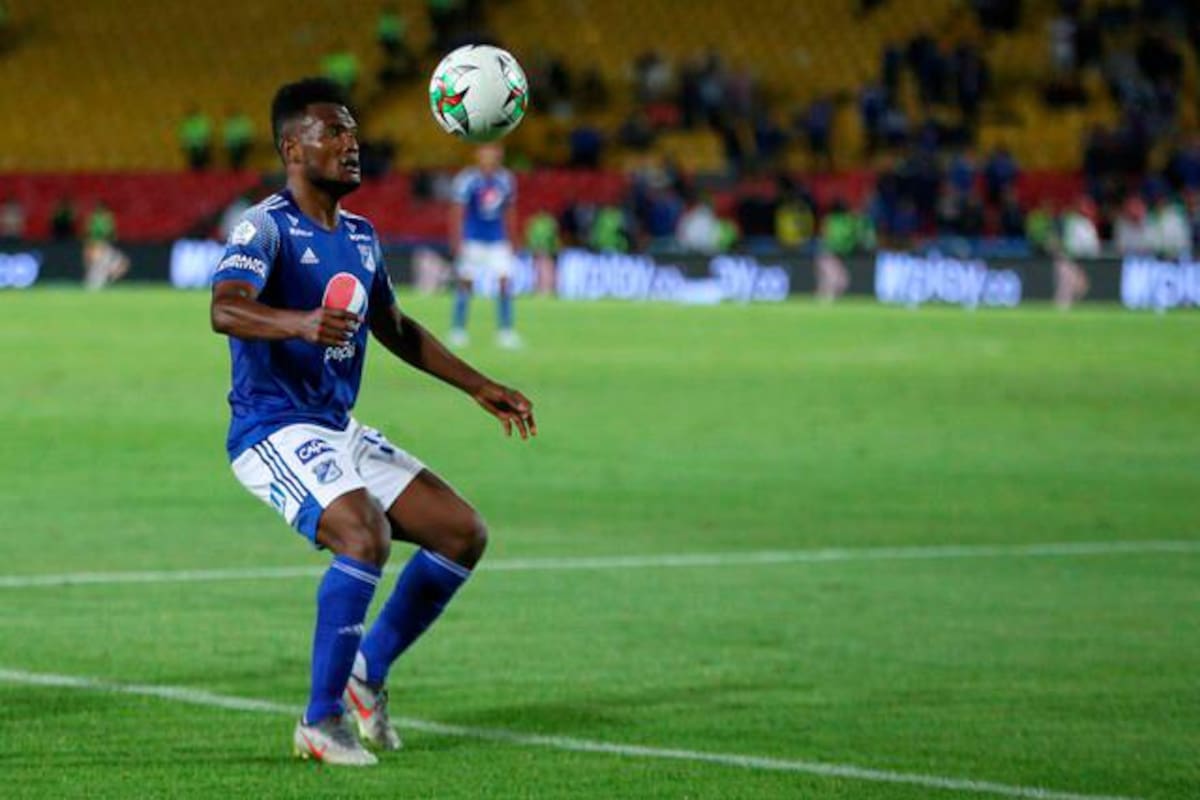 Video: la reacción del cartagenero Perlaza ante petición de un hincha