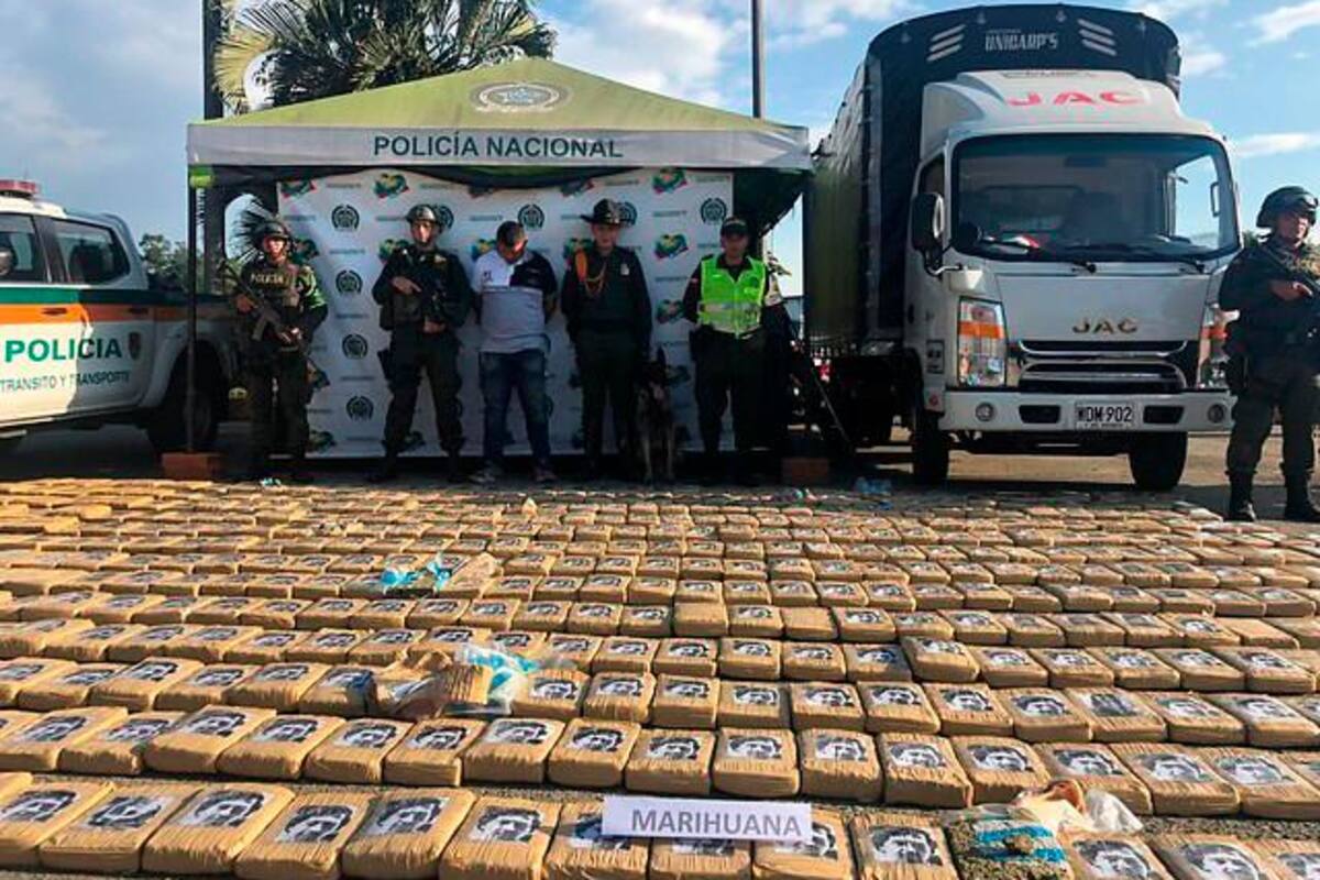 Incautan cargamento de droga con fotos de Pablo Escobar