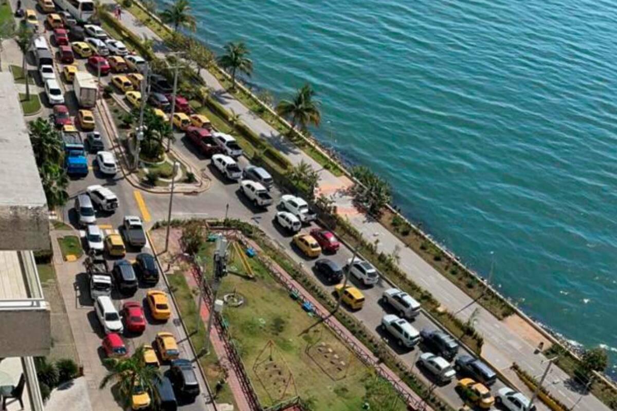 ¡Atento! Congestión vehicular en salida de Bocagrande