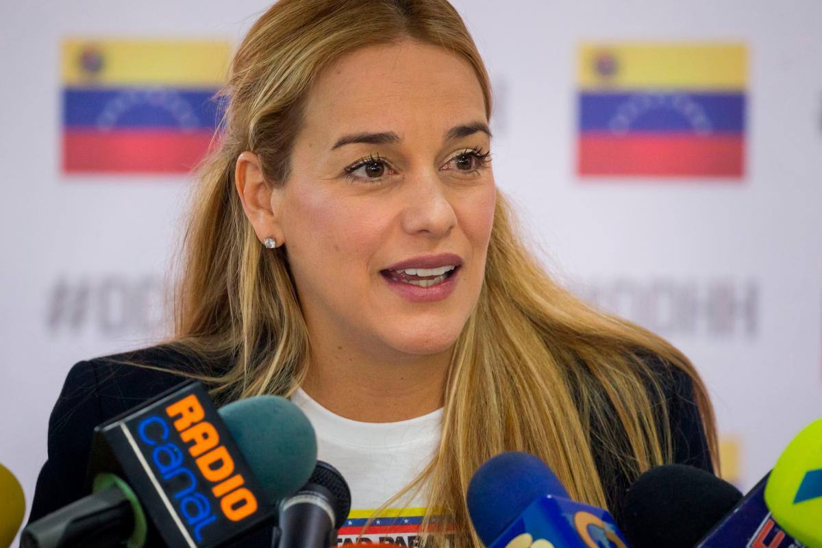 Esposa e hija de Leopoldo López llegan a España