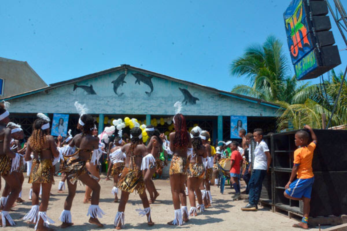 Las reinas durante su visita a las Islas del Rosario. Cortesía