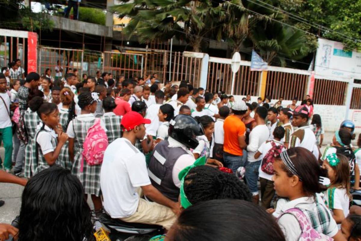 Los estudiantes de bachillerato indicaron no soportar más recibir clases en este tipo de situación. Zenia Valdelamar / El Universal