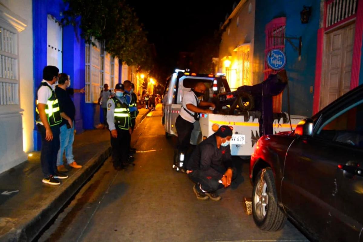 Se retoman operativos nocturnos contra el mal parqueo en el Centro