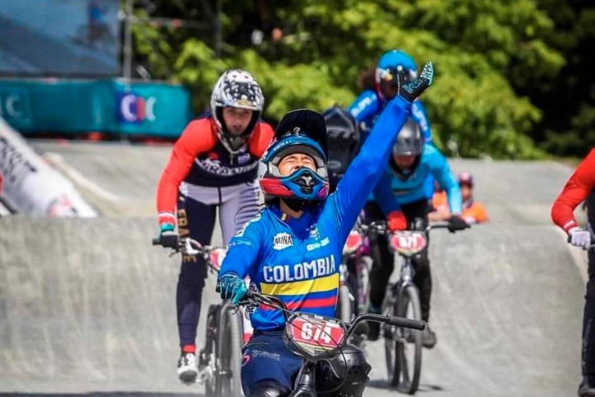 Sara García y Guadalupe Palacios ganan oro para Colombia en Mundial de BMX