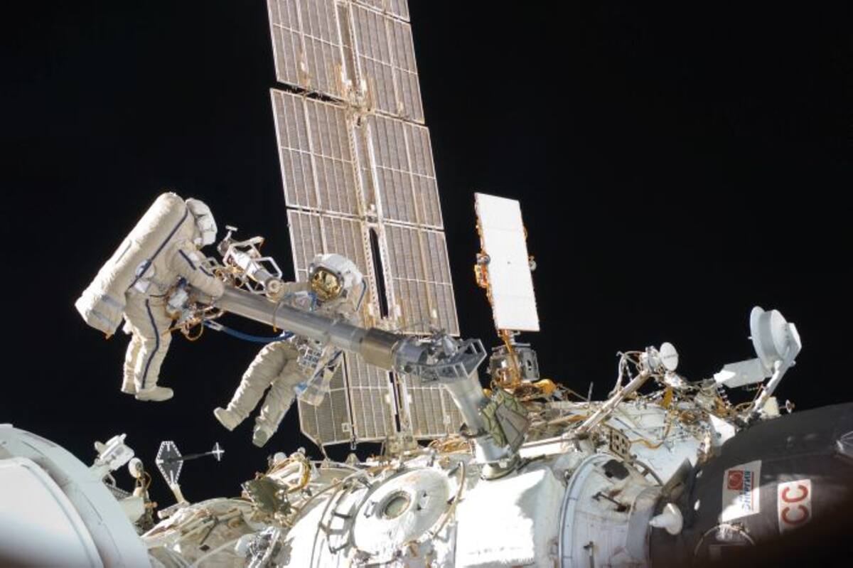 La Estación Espacial Internacional perdió este martes el contacto con su mando terrestre tras un fallo en el sistema de datos, pero su comandante aseguró que la tripulación está a salvo, afirmó la NASA. AFP HO