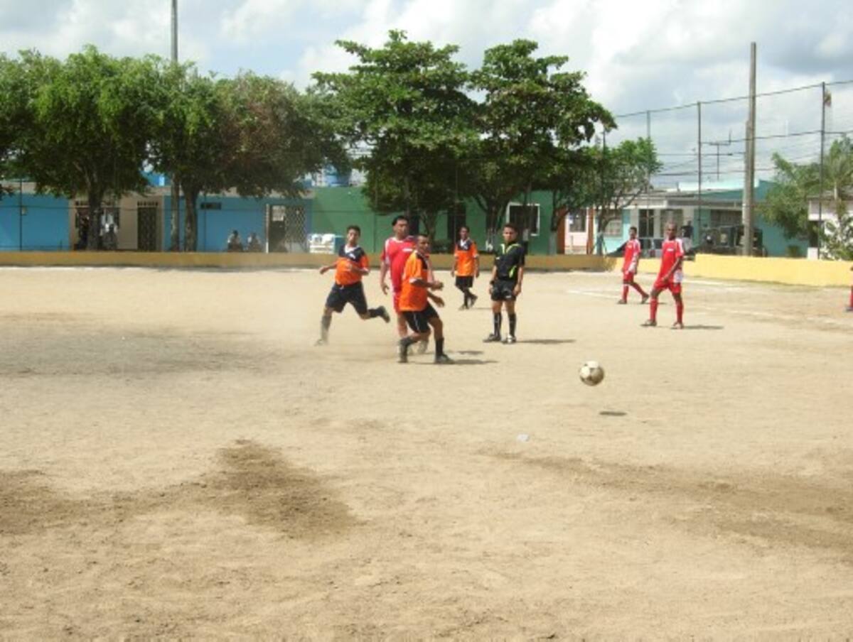 Avanza el Torneo de Minifútbol Libre Copa Lucho Berrocal sexta etapa del barrio La Pradera de Montería. JUAN FABRA/EL UNIVERSAL