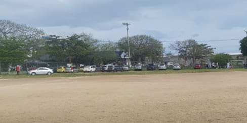 Campo de Crespo convertido en parqueadero: JAC denuncia problemas de movilidad