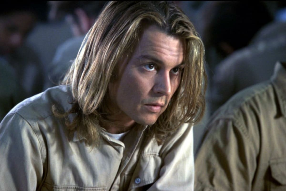 "Blow" George Jung trabaja para el cartel de Medellín pero su gran éxito, opaca su vida sentimental.