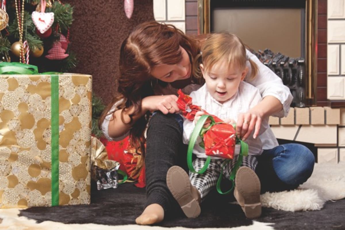 La responsabilidad de los padres en esta época es no adjudicar el valor central a los regalos sino a la disposición de compartir en familia.