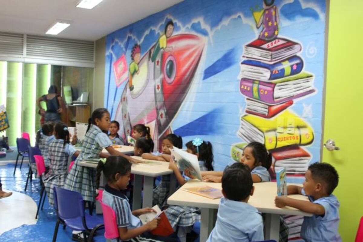 Existen espacios acogedores para que los niños puedan enamorarse de la lectura y así acudir diariamente para aprovechar el tiempo. Oscar Diaz/ El Universal