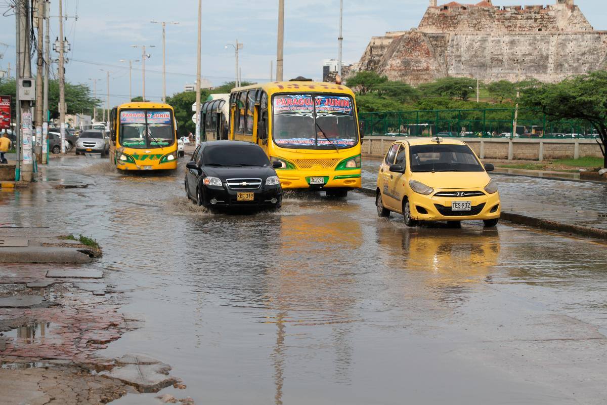 Vecinos del Pie de La Popa no soportan las aguas residuales