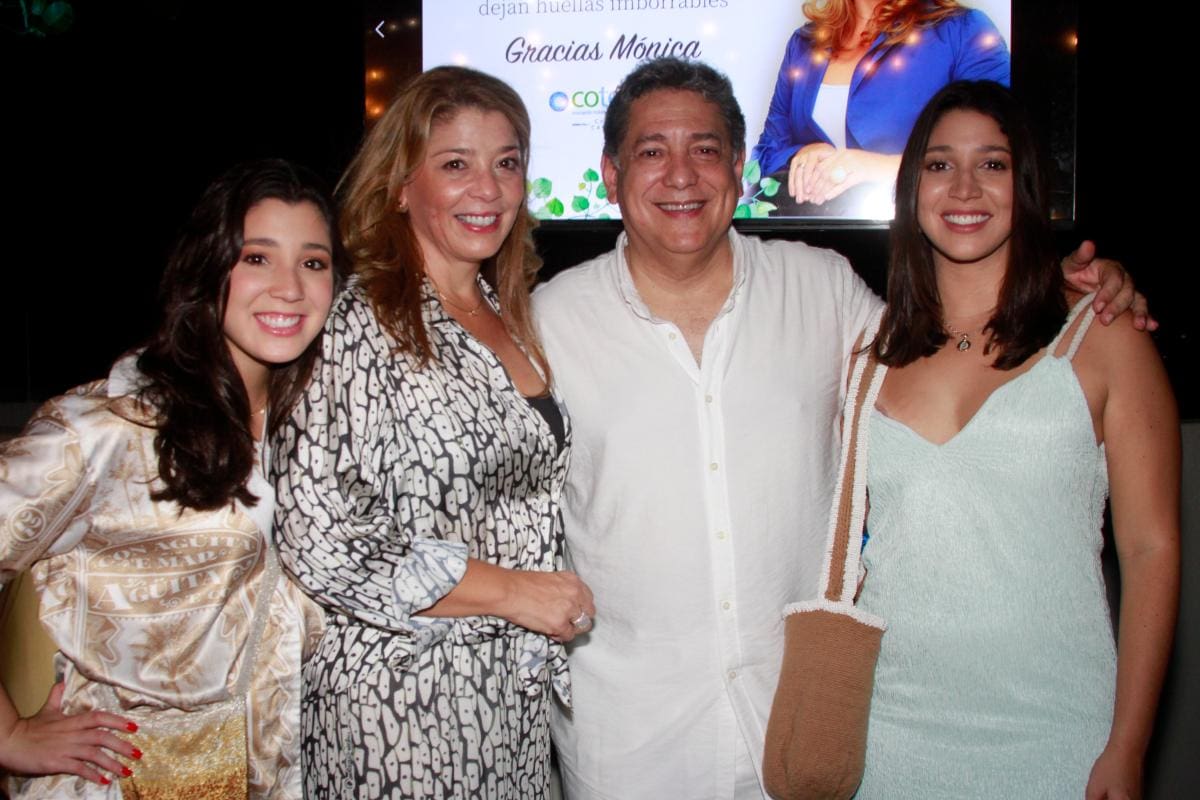 Alejandra Macía, Mónica Mass de Maciá, Jorge Maciá y Julieta Maciá Mass.