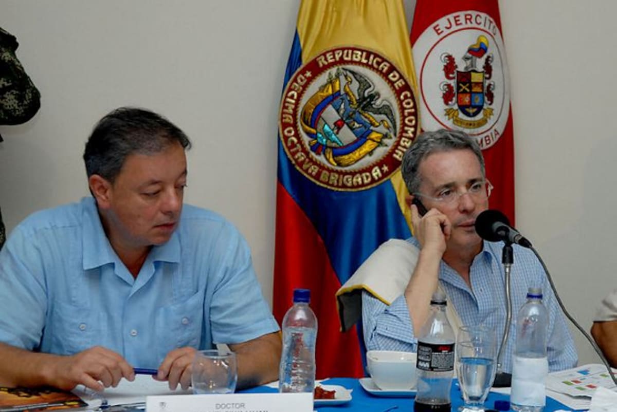 Álvaro Uribe junto a Gabriel Silva. COLPRENSA