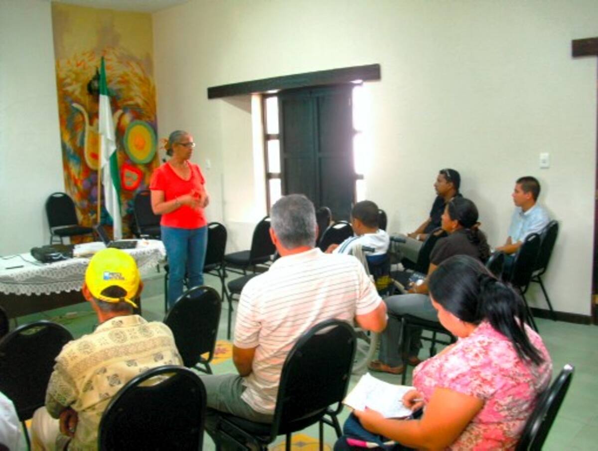 Hortensia Torres Puello, funcionaria de la Oficina de la Primera Dama del Departamento, preside el seminario para crear el comité de desplazados. JOSEITO CASTAÑO - EL UNIVERSAL