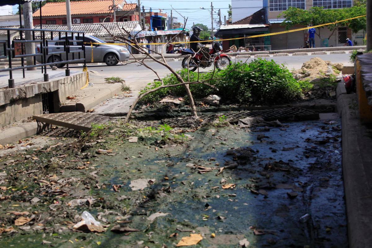 En el Barrio España hay una vía que se puso horrorosa