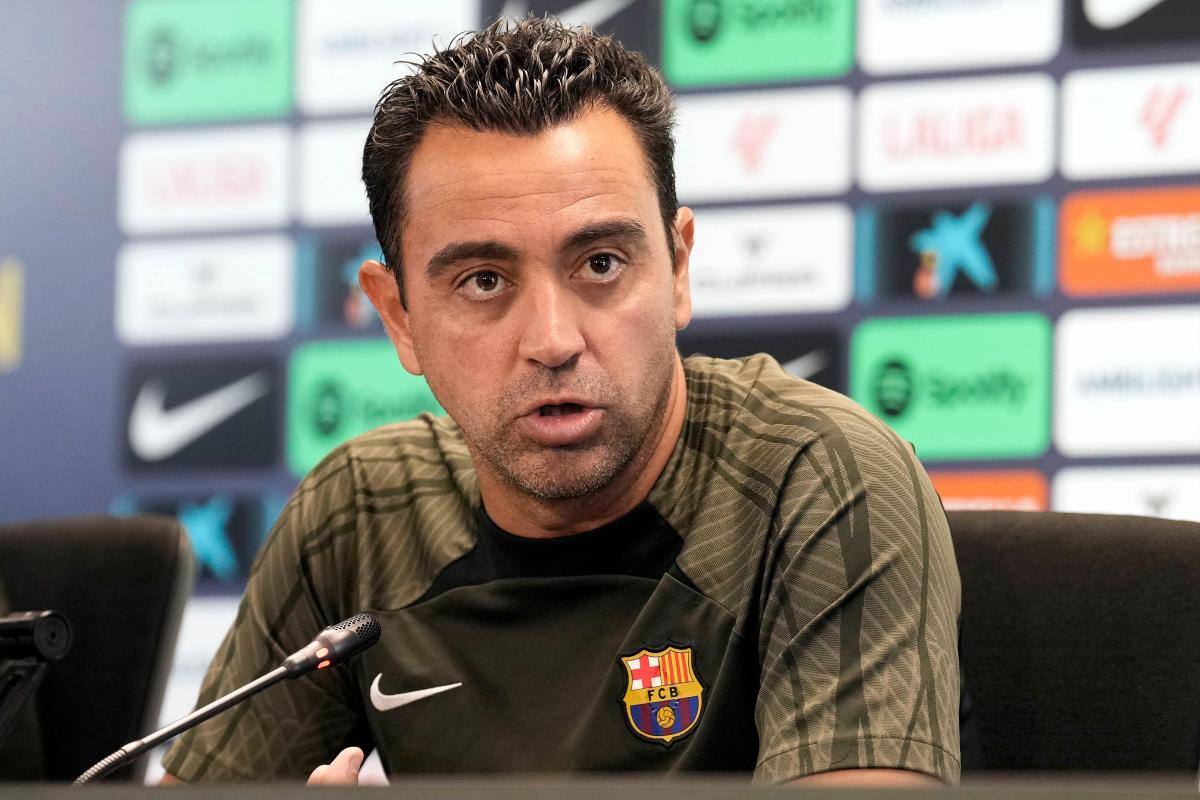Xavi renovó contrato con el Barcelona de España
