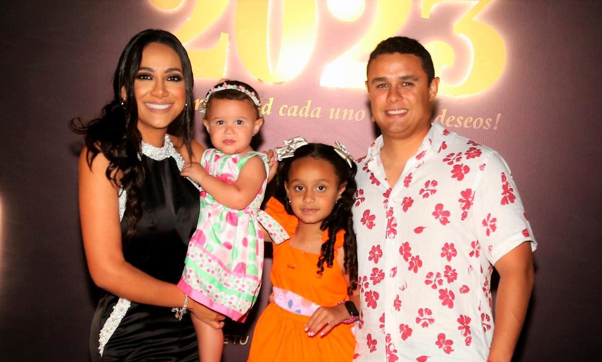 Angélica Hoyos, Daniel Castaño, Luciana Castaño y Camila Castaño.