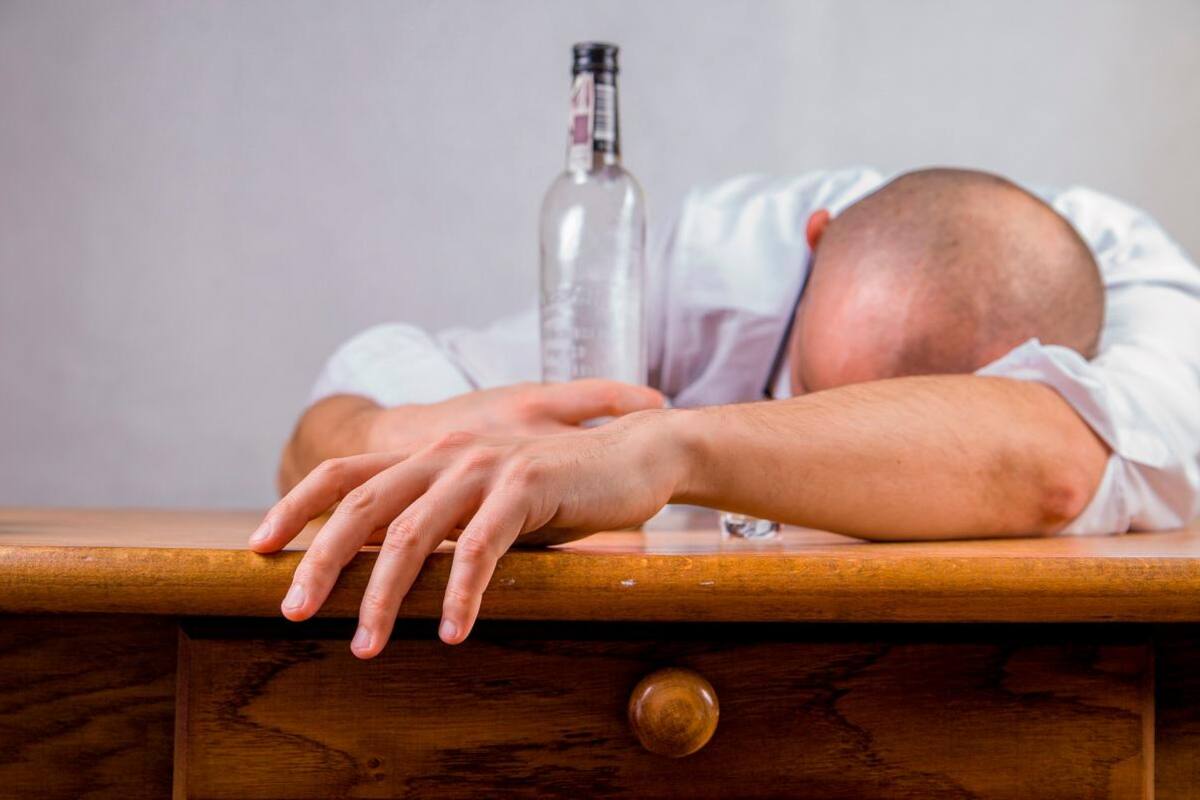 El consumo de alcohol produce daño cerebral incluso después de dejar de beber