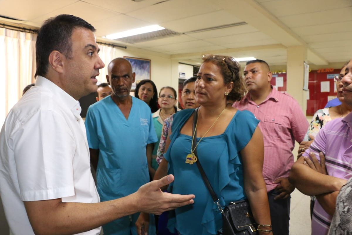 El gobernador Edwin Besaile se comprometió al saneamiento del hospital San Jerónimo. Cortesía