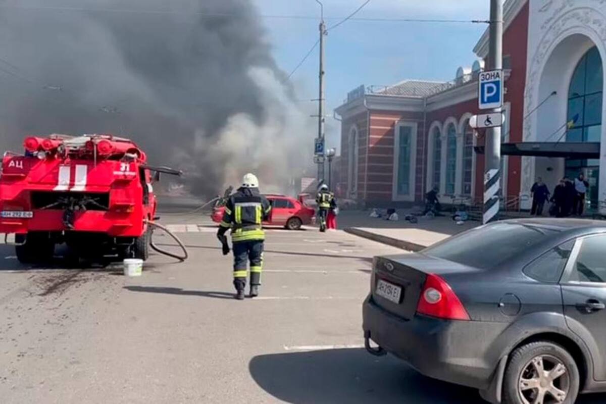 Ataque a estación de tren en Ucrania deja decenas de muertos