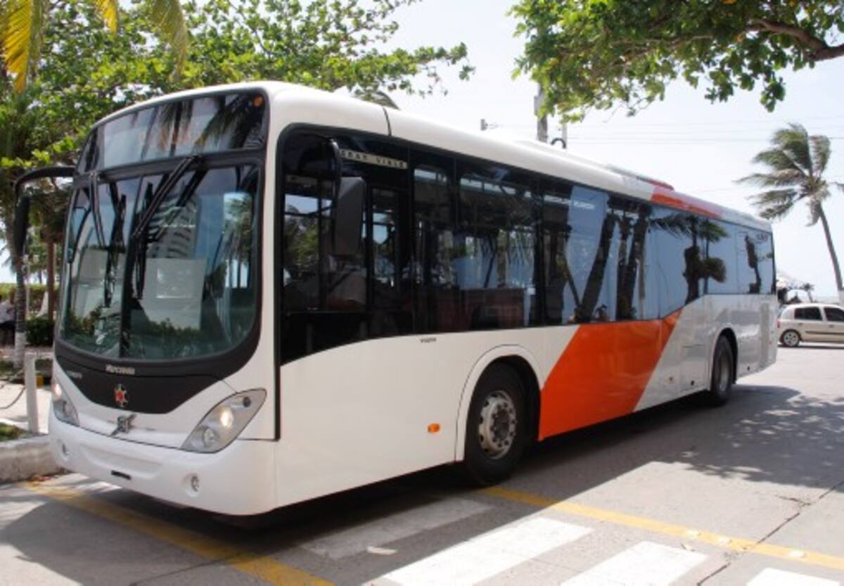 Los vehículos de modelo Gran Viale y motor Volvo tienen capacidad para 80 pasajeros y características especiales para resistir la salinidad y temperaturas altas de la ciudad. ZENIA VALDELAMAR – EL UNIVERSAL